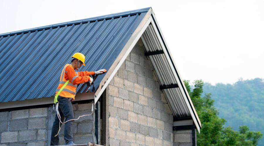 Professional gutter cleaning in Wood Dale, IL